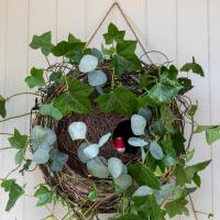 Simon King Wreath Nester